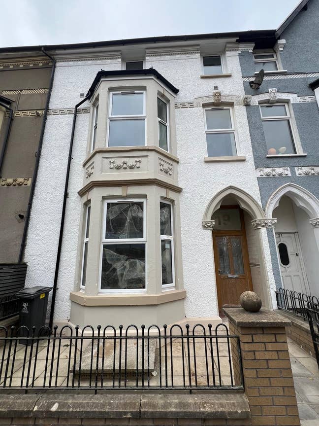 Beautifully Renovated City Centre Home  Main Photo