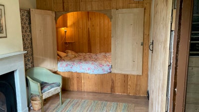 Double Room in Artists' Cottage with Garden Main Photo