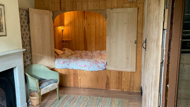 Double Room in Artists' Cottage with Garden Main Photo