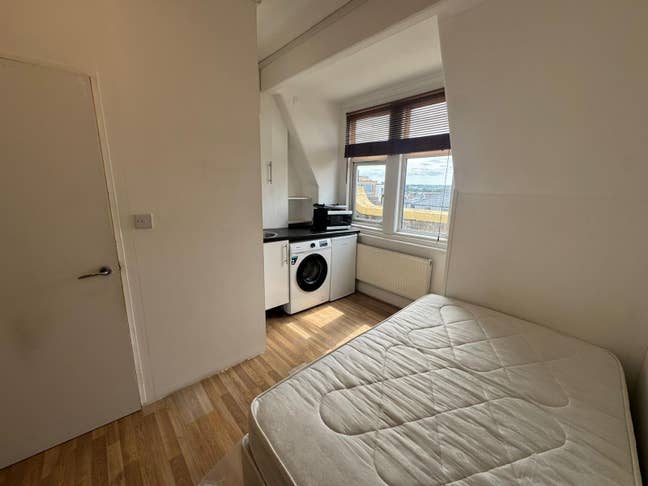 Studio Flat in Croydon Main Photo