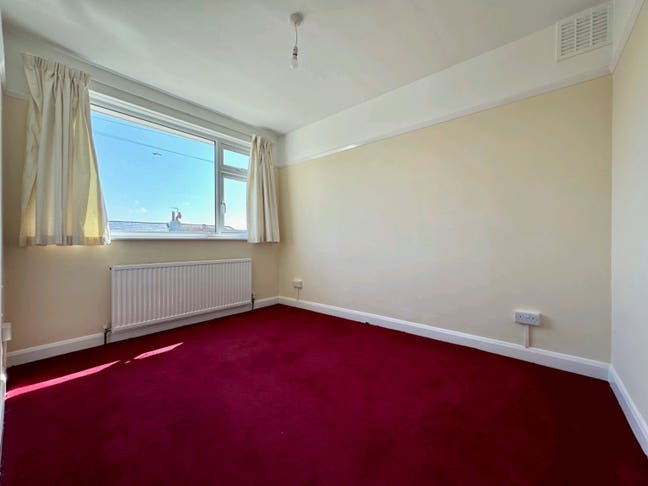 House share available cosey Bungalow, by the sea!  Main Photo