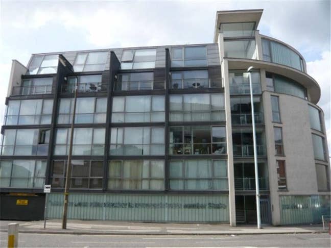 Penthouse flat - 1 bed - Furnished - with parking! Main Photo