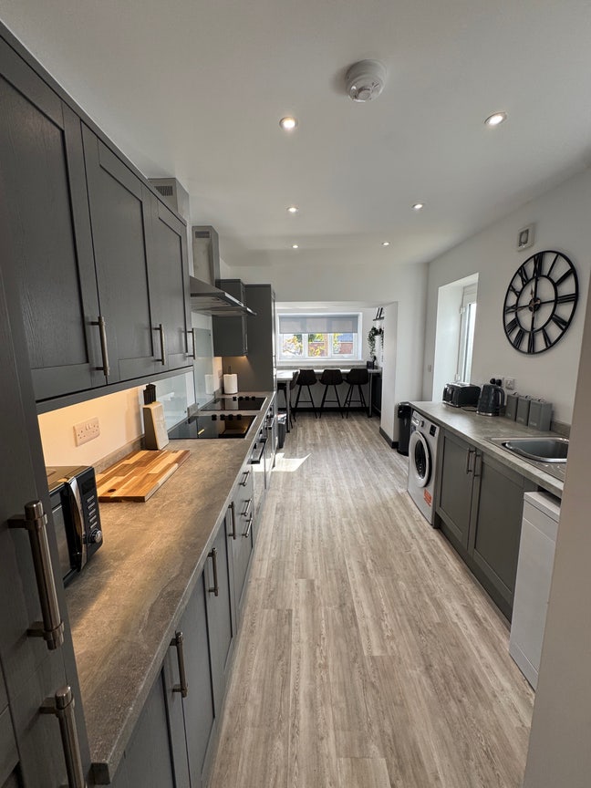 Perfectly located rooms to rent in Clydach  Main Photo