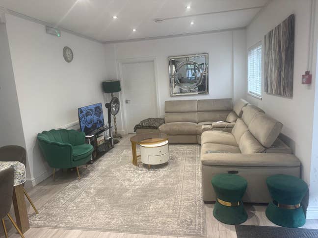 Bright Rooms in Modern HMO, 5 mins Sudbury hill Main Photo