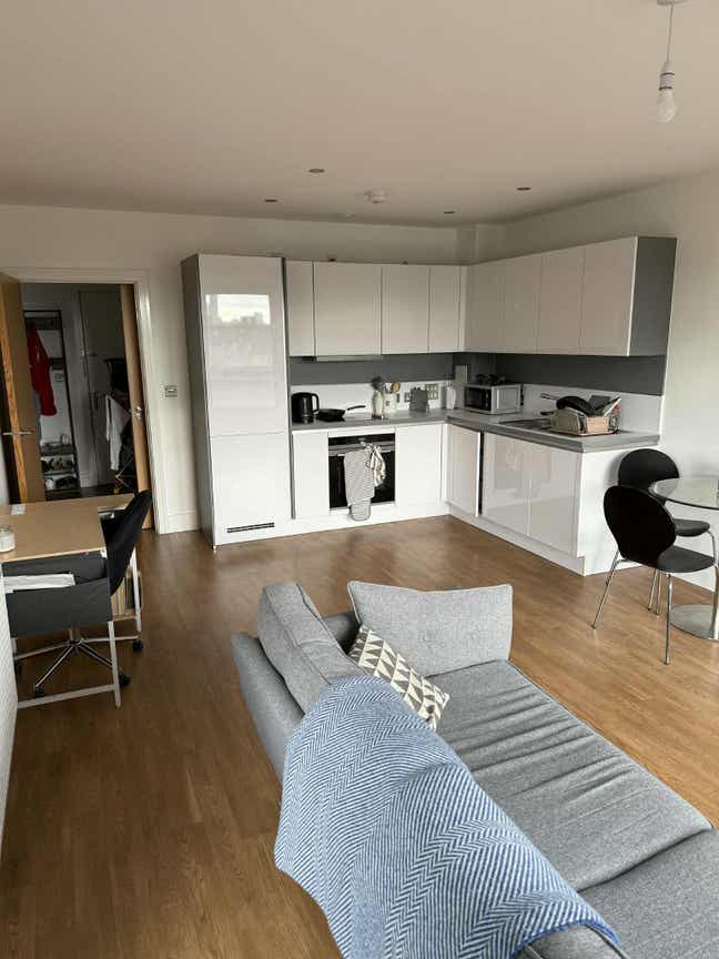 One-Bed Sublet Apart Avail in Dalston Main Photo