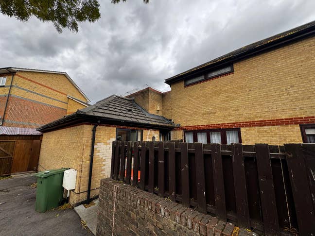 Plesant two bedroom garden maisonette Main Photo