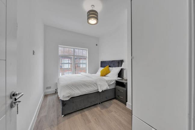 Room available for rent all bills included Main Photo