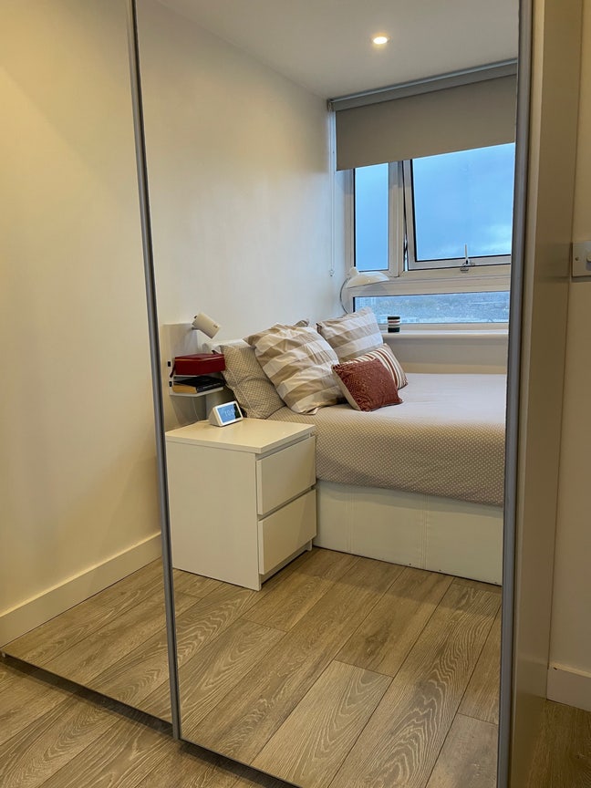 Double room in a shared flat in Battersea Main Photo