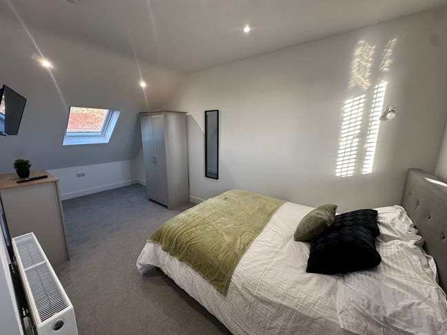 Spacious Ensuite Rooms-50% off First Months Rent Main Photo