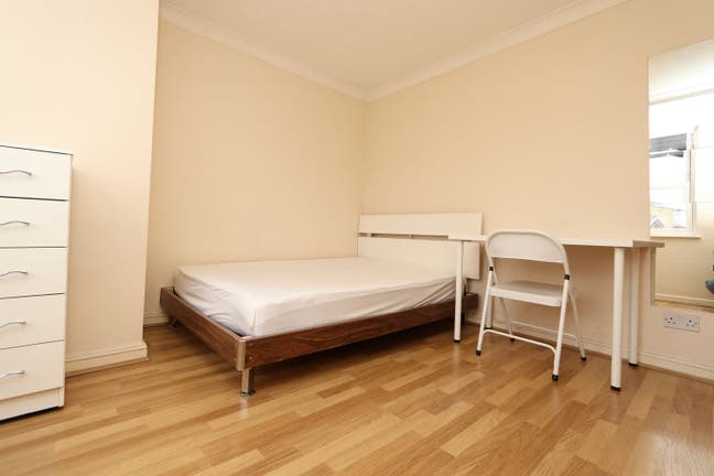 Isle of Dogs Rooms - Balcony + Living Room!  Main Photo