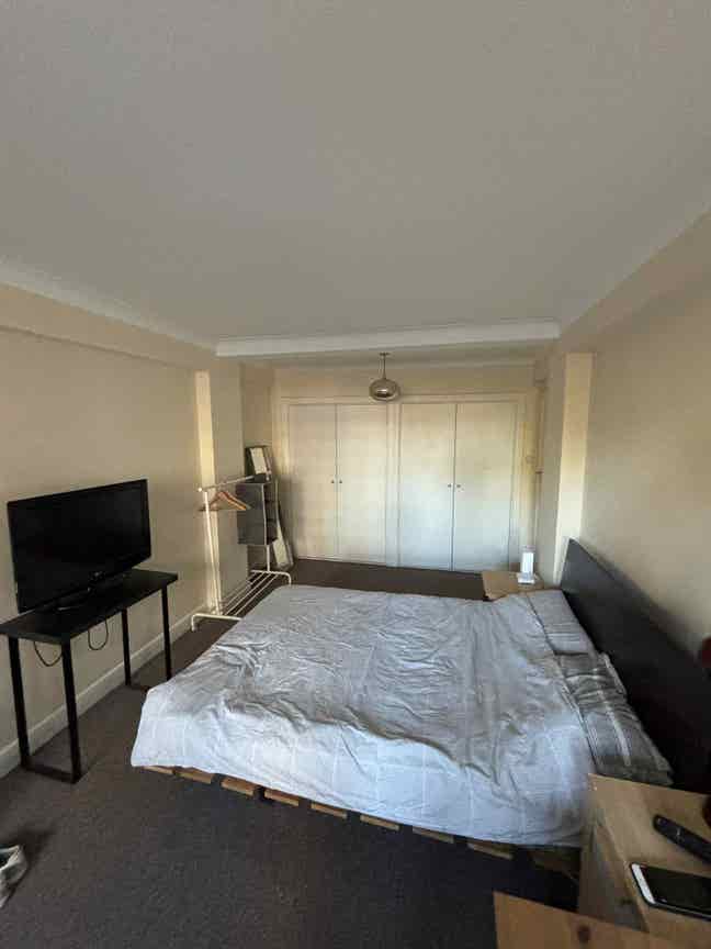 Flatmate wanted for 2-bedroom flat Main Photo