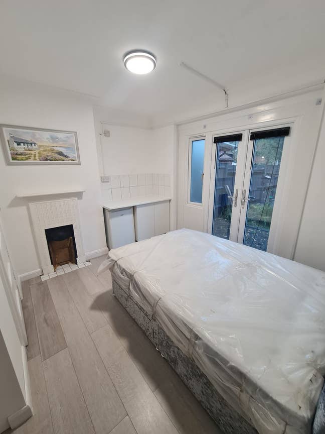 Spacious Bright Ensuite Rooms in Northwood Pinner Main Photo