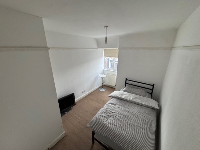 Single Room in Potters Bar – All Bills Included Main Photo