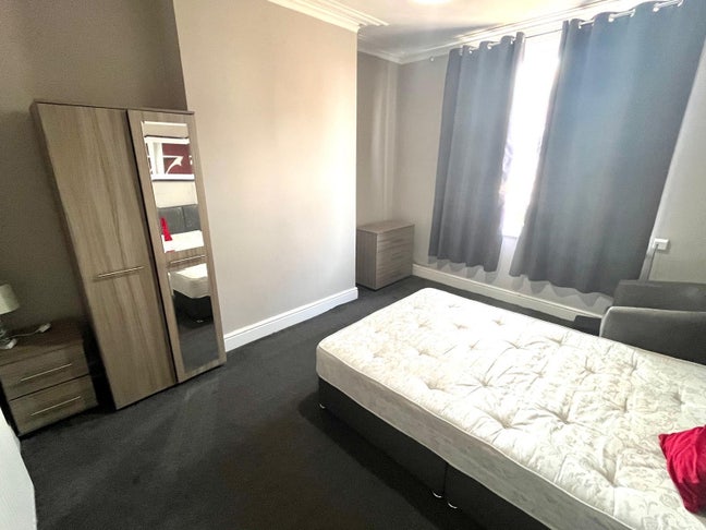 Very Large One Bedroom Available Main Photo