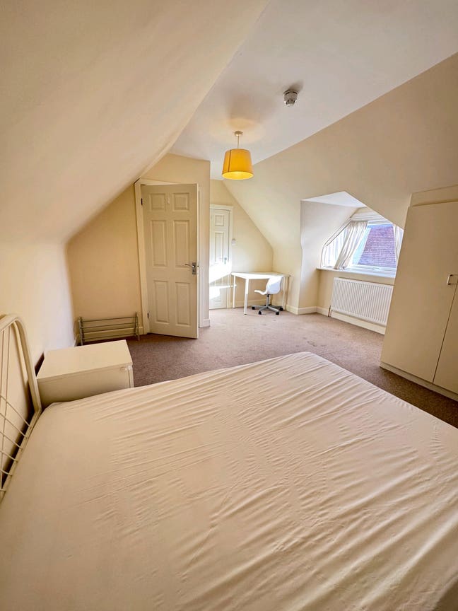 Large Ensuite Double Room in Queens Park Main Photo