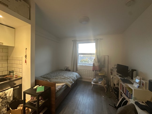 Furnished Cosy Studio available from Dec 1 Main Photo