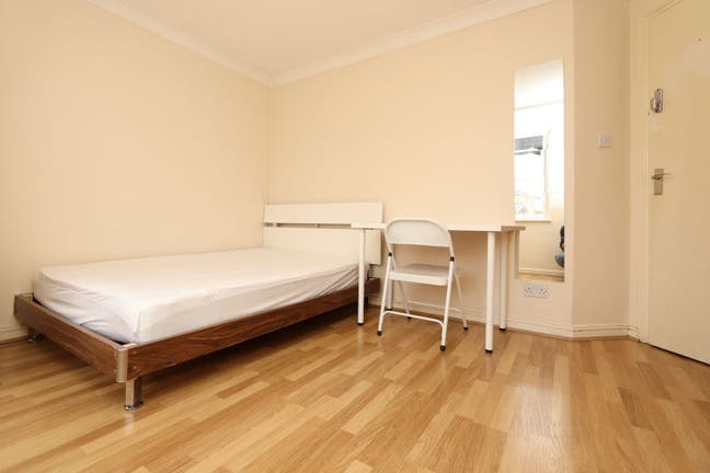 Last 2 rooms in Canary Wharf E14 for November Main Photo