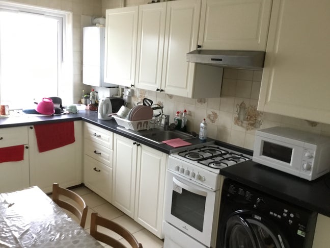 Single room with balcony in Plaistow.  Main Photo
