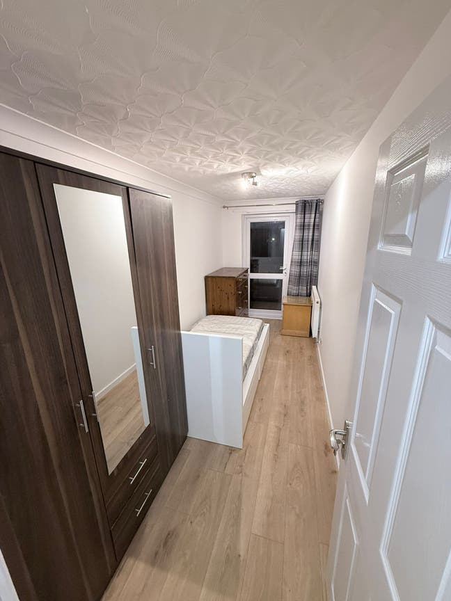 Single room with balcony in Plaistow.  Main Photo