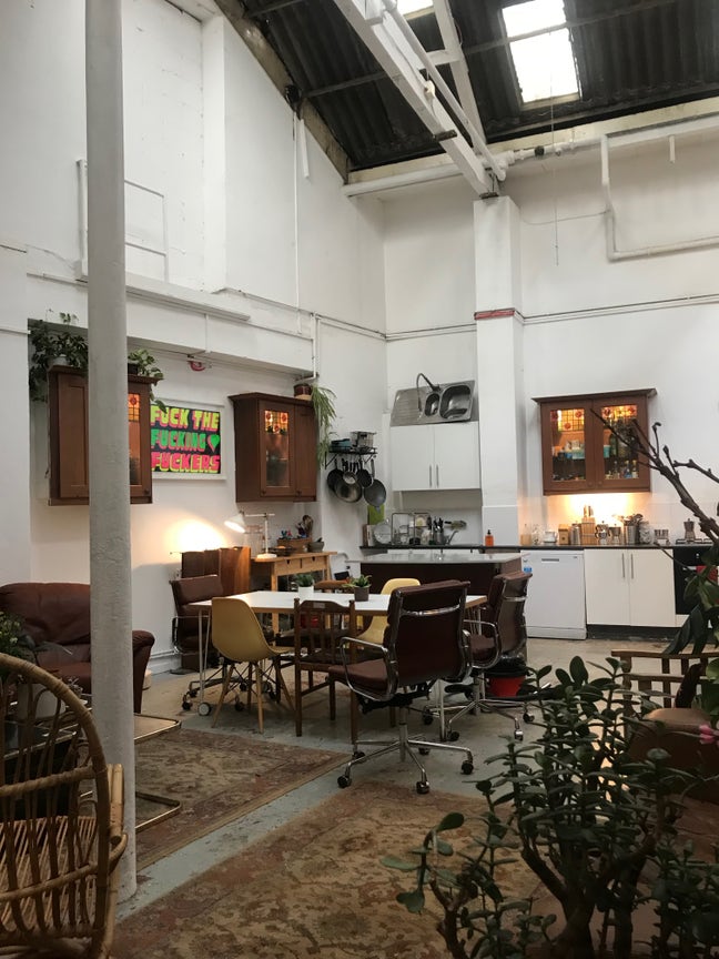 Warehouse room with mezzanine Main Photo