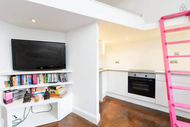 Studio Flat, Old Brompton Road, SW5 Main Photo