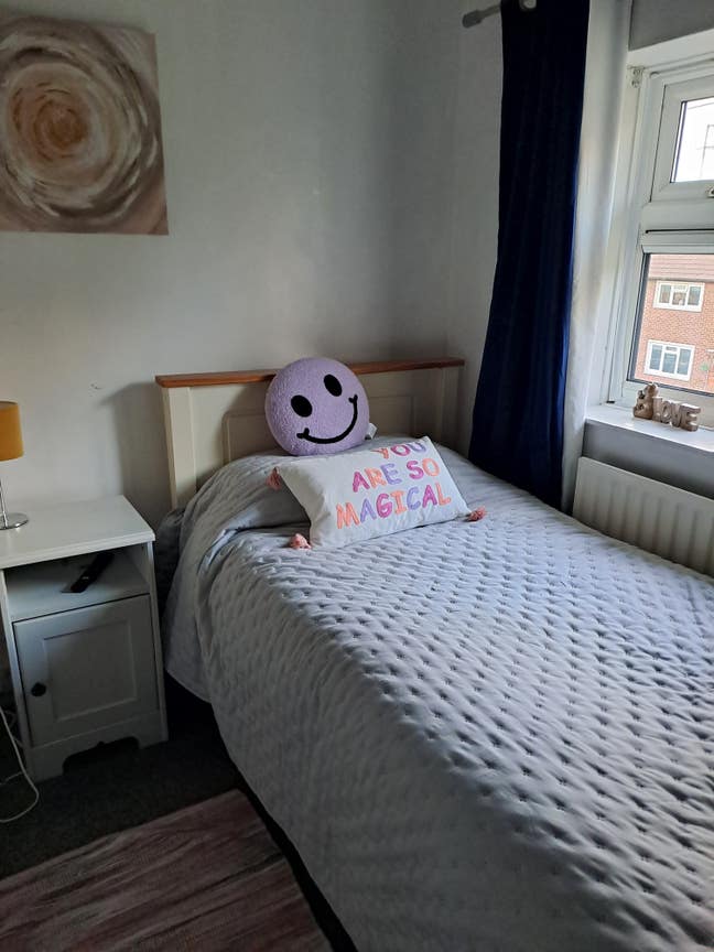 Single  room  in  lovely  home  female  preferred Main Photo