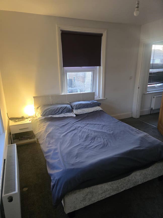 Spacious double room to rent Main Photo