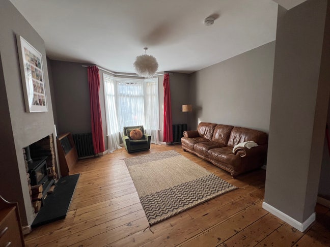 Four bed house - bills inc - no deposit - no refs  Main Photo