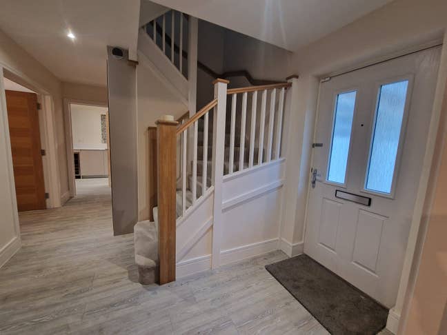 Professional/Student-Friendly 7-Bed, 3 Bath House Main Photo