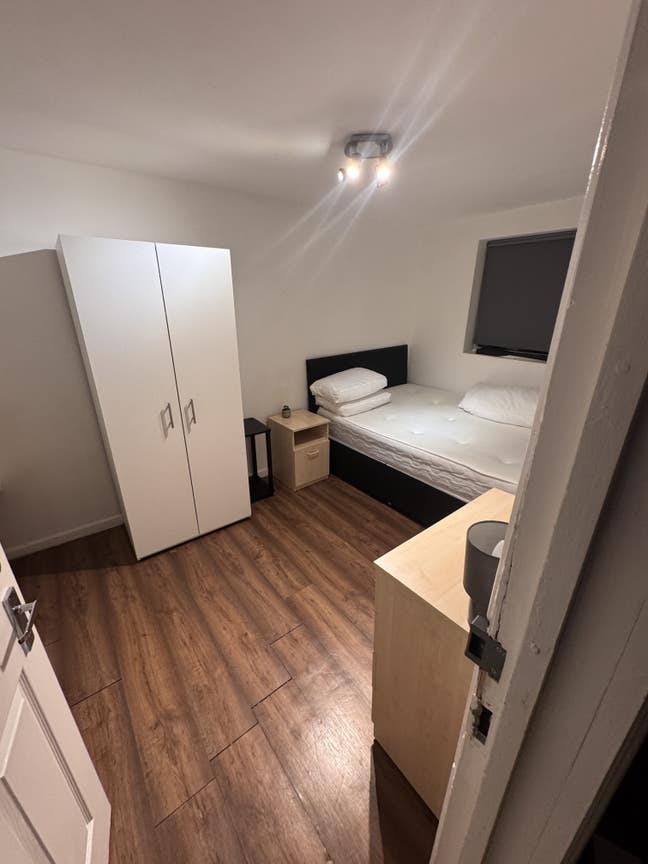 Double Bedroom Available Asap IG11 Barking Main Photo