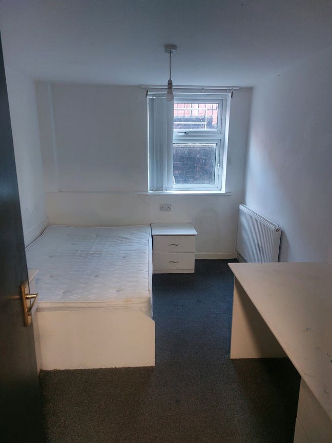 Double bed room available in Headingley  Main Photo