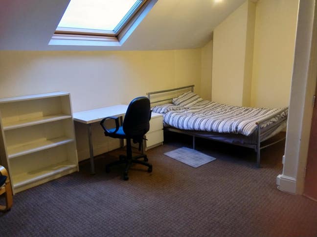 1 Room free NOW Main Photo