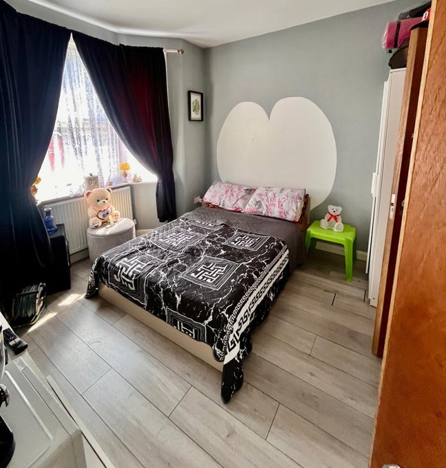 💡 All Bills In 💡 • N9 8RG • Ensuite Room 🛁 Main Photo