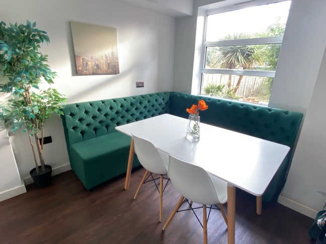 Two Stunning Double En-suite Rooms Available Now!  Main Photo