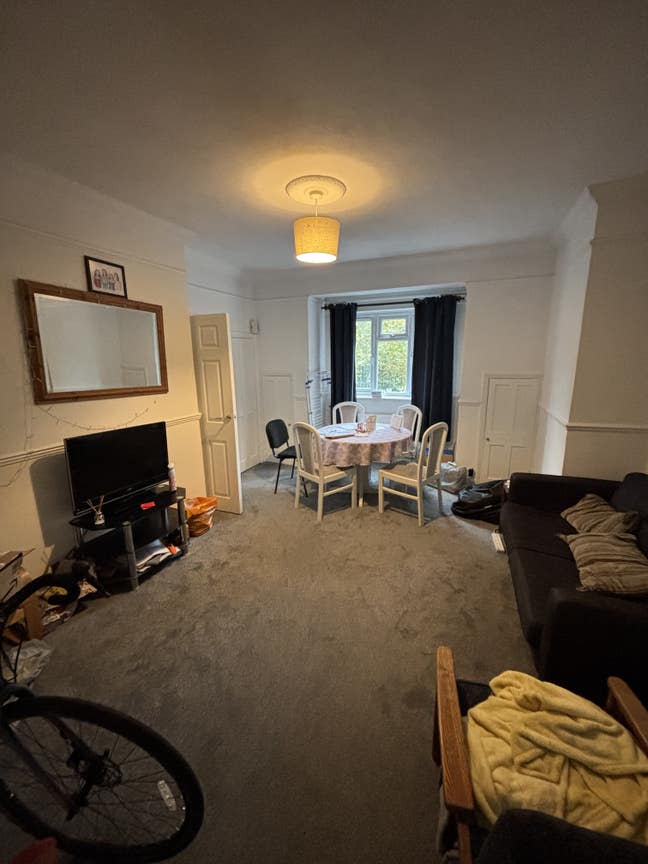 💛 Room in Tooting Broadway from 8th Nov 💛 Main Photo