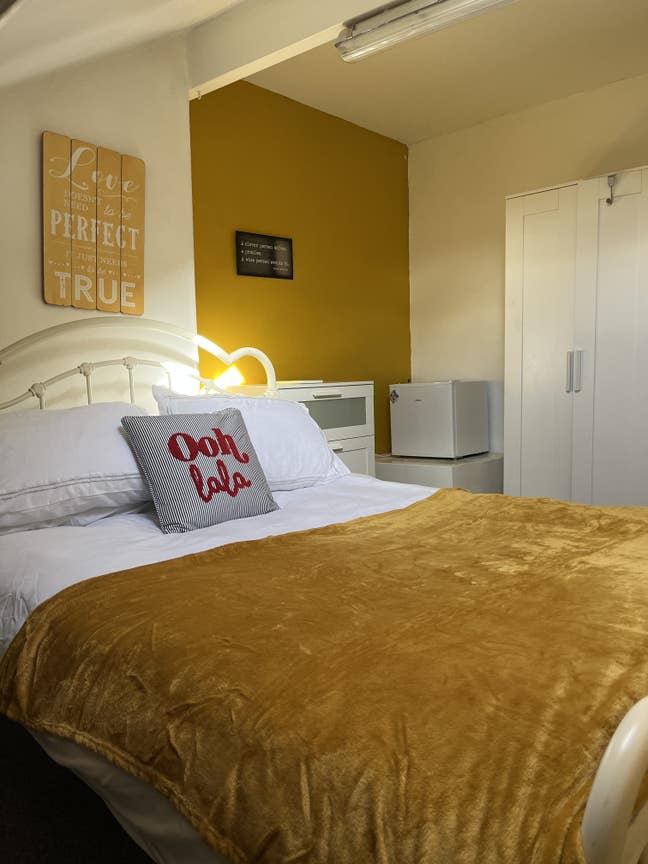 Whoop Whoop !!! Deluxe Rooms and Available ! Main Photo