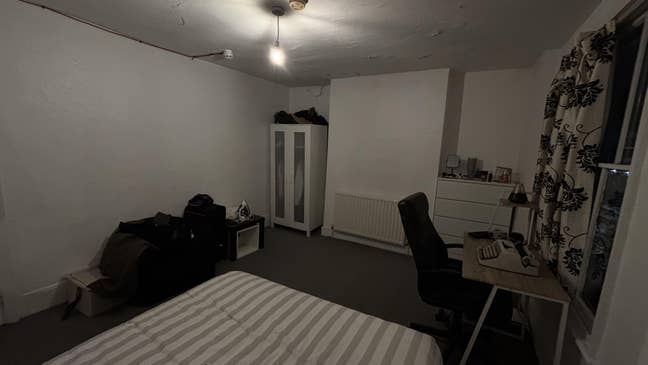 Big individual room 392 Bancroft Road Main Photo