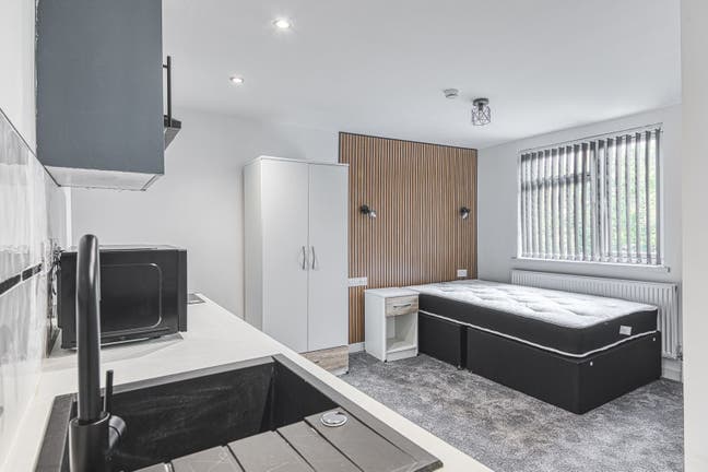 📢 Spacious New Studios & En-Suites Available Main Photo