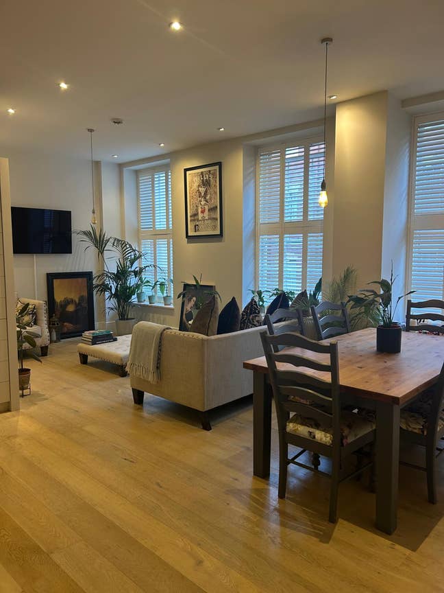 Spacious Double Room for rent in Georgian flat Main Photo