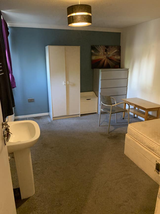 Room to rent  Main Photo