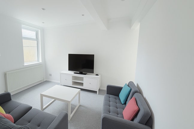 Modern 4-Bed House – All Bills Included Main Photo