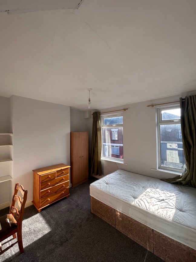 🛏️ 2 Bedrooms for Rent in SPACIOUS house Beeston Main Photo