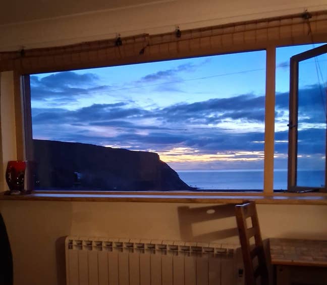 Beautiful newly renovated space with stunning view Main Photo