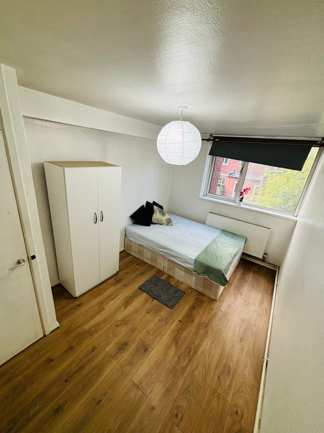 Furnished Room in Queens Park - All Bills Inc Main Photo