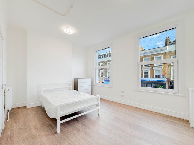 Recently refurbished 5 bedroom flat in NW5 Main Photo