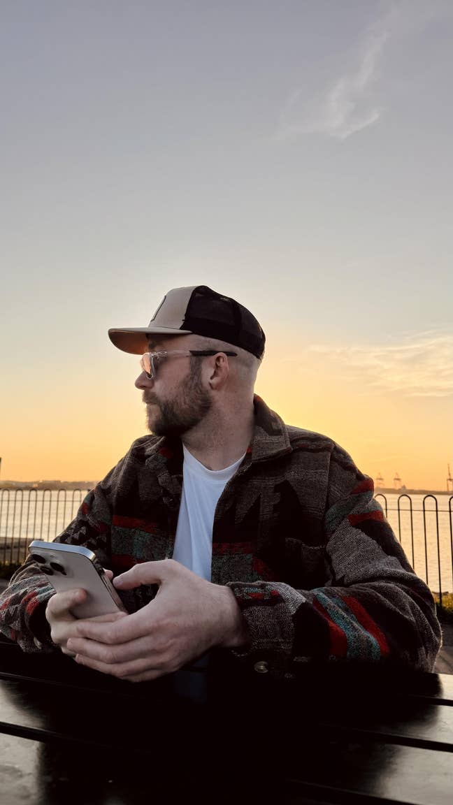 Flat/House Wanted (2x Professional Males) Main Photo