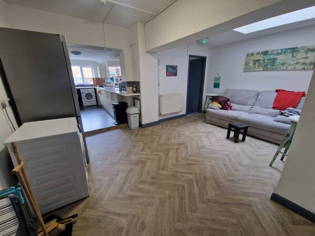 Double rooms 1st month 1/2 price  Main Photo