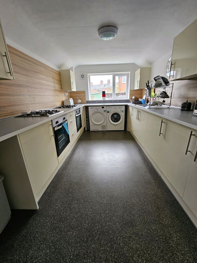 Double rooms 1st month 1/2 price  Main Photo