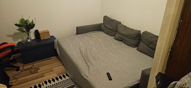 Nice room in nice area  Main Photo