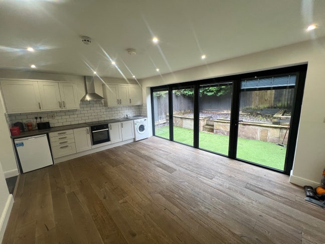 Good Transport links- Parking-Garden-Bills include Main Photo